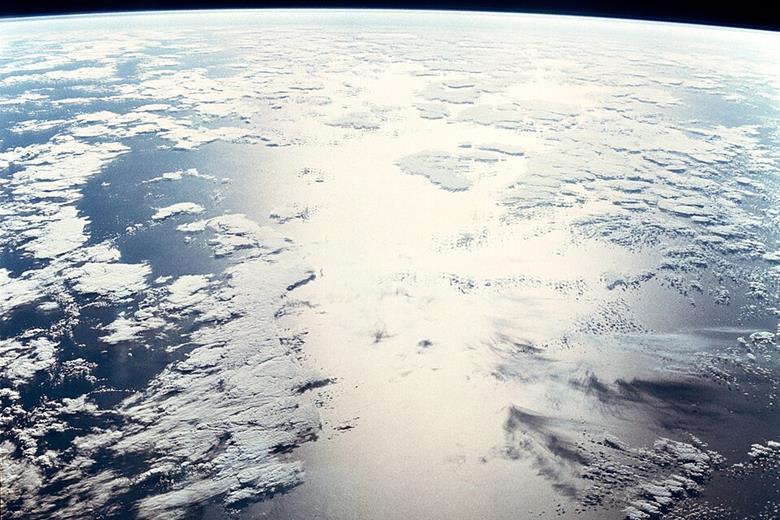 19212_sts004411206__clouds_and_open_ocean_near_the_bahamas_904233_crop.jpg